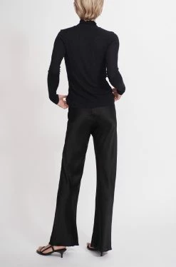 Silk Laundry | Ribbed Turtleneck - Black -Acler Shop 2020 07 21 SilkLaundryStef68423 1200x 17294ba0 b5ab 4f53 b7d1 7c779db983b5