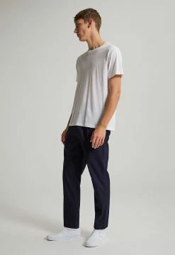 Jac+Jack Jac + Jack | Sans Tee - White 9 Jac+Jack Jac + Jack | Sans Tee - White -Acler Shop AlbanyPantNavy SansTeeWhite 23045 2048x ffc7a7ae cb95 4b25 84a6 8a8d79bd6688