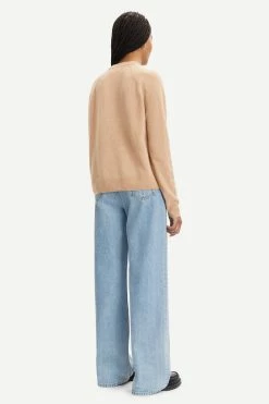 Samsoe Samsoe | Boston O-Neck - Khaki 6 Samsoe Samsoe | Boston O-Neck - Khaki -Acler Shop F15322154 160726TCX 3