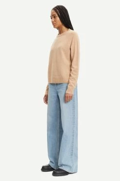 Samsoe Samsoe | Boston O-Neck - Khaki 7 Samsoe Samsoe | Boston O-Neck - Khaki -Acler Shop F15322154 160726TCX 4