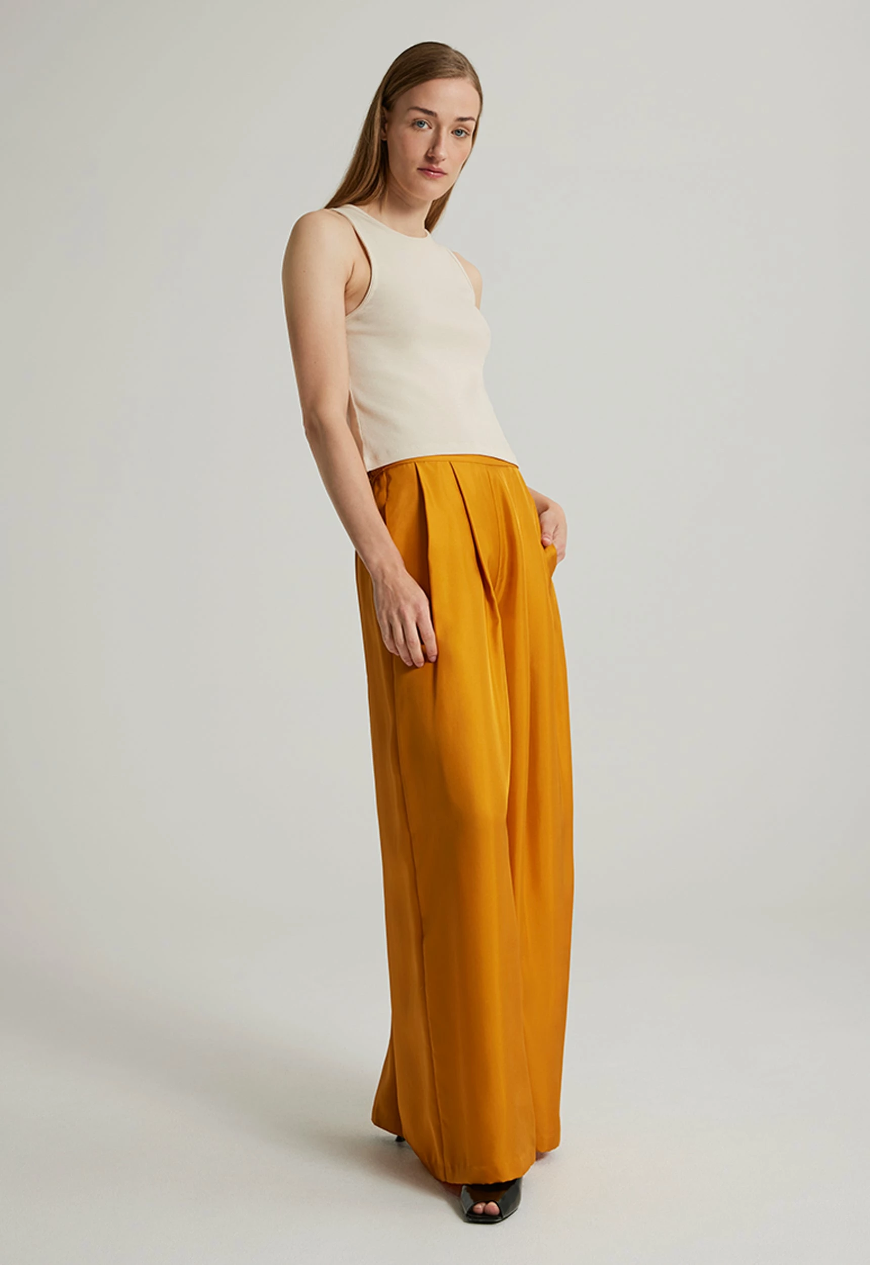 Jac+Jack Jac + Jack | Poem Tank - White 4 Jac+Jack Jac + Jack | Poem Tank - White - Image 4