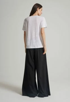 Jac+Jack Jac + Jack | Joe Tee - White 8 Jac+Jack Jac + Jack | Joe Tee - White -Acler Shop MaisonPantBlack JoeTeeWhite 2913 1920x 62de21db 4aa0 4c4a 8f79 359ac1fd972d