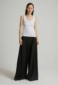 Jac+Jack Jac + Jack | Song Tank - White -Acler Shop MaisonPantBlack SongTankWhite 2992 1920x fc928958 cebe 4e57 8faf 053b2c9cf6e2