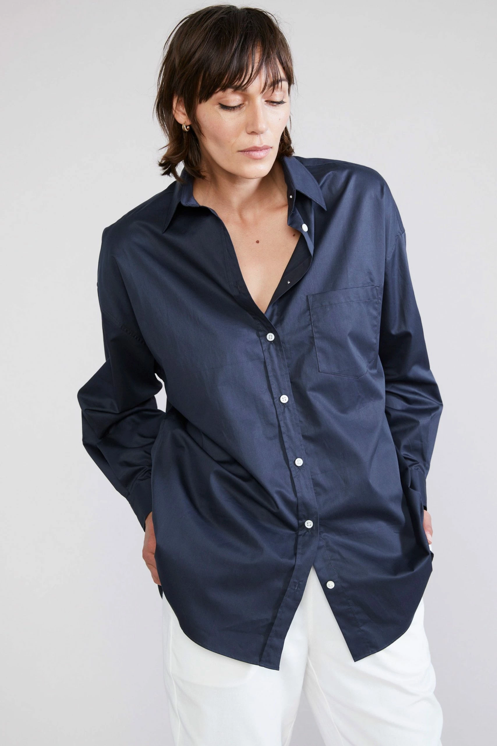 Laing | Oversized Cotton Shirt - Darkest Navy 2 Laing | Oversized Cotton Shirt - Darkest Navy - Image 2