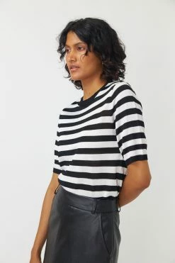 Kate Sylvester | Kate Top - Black Stripe 7 Kate Sylvester | Kate Top - Black Stripe -Acler Shop katetopblack 0791 1440x d50e0c56 a45b 4497 98c7 f00ec00b1325