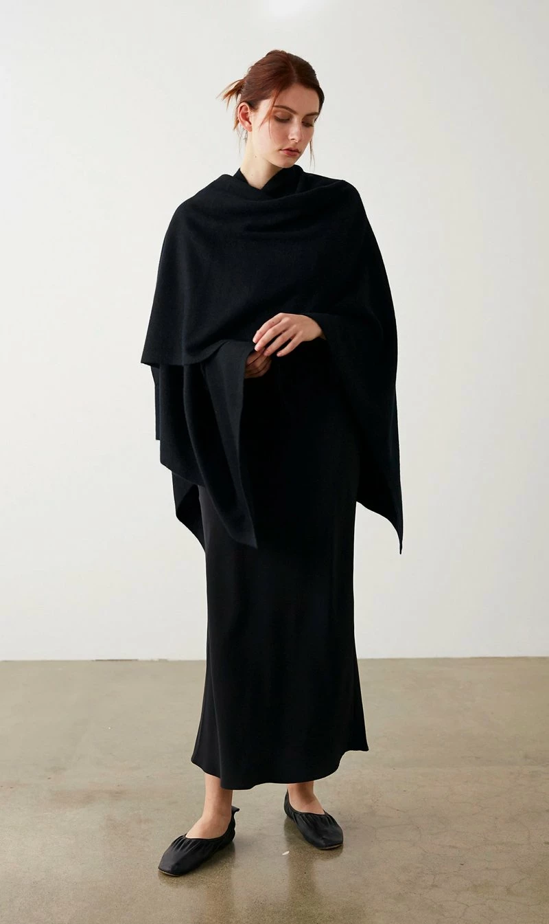 Marle | Exclusive Matilda Poncho - Black 2 Marle | Exclusive Matilda Poncho - Black - Image 2