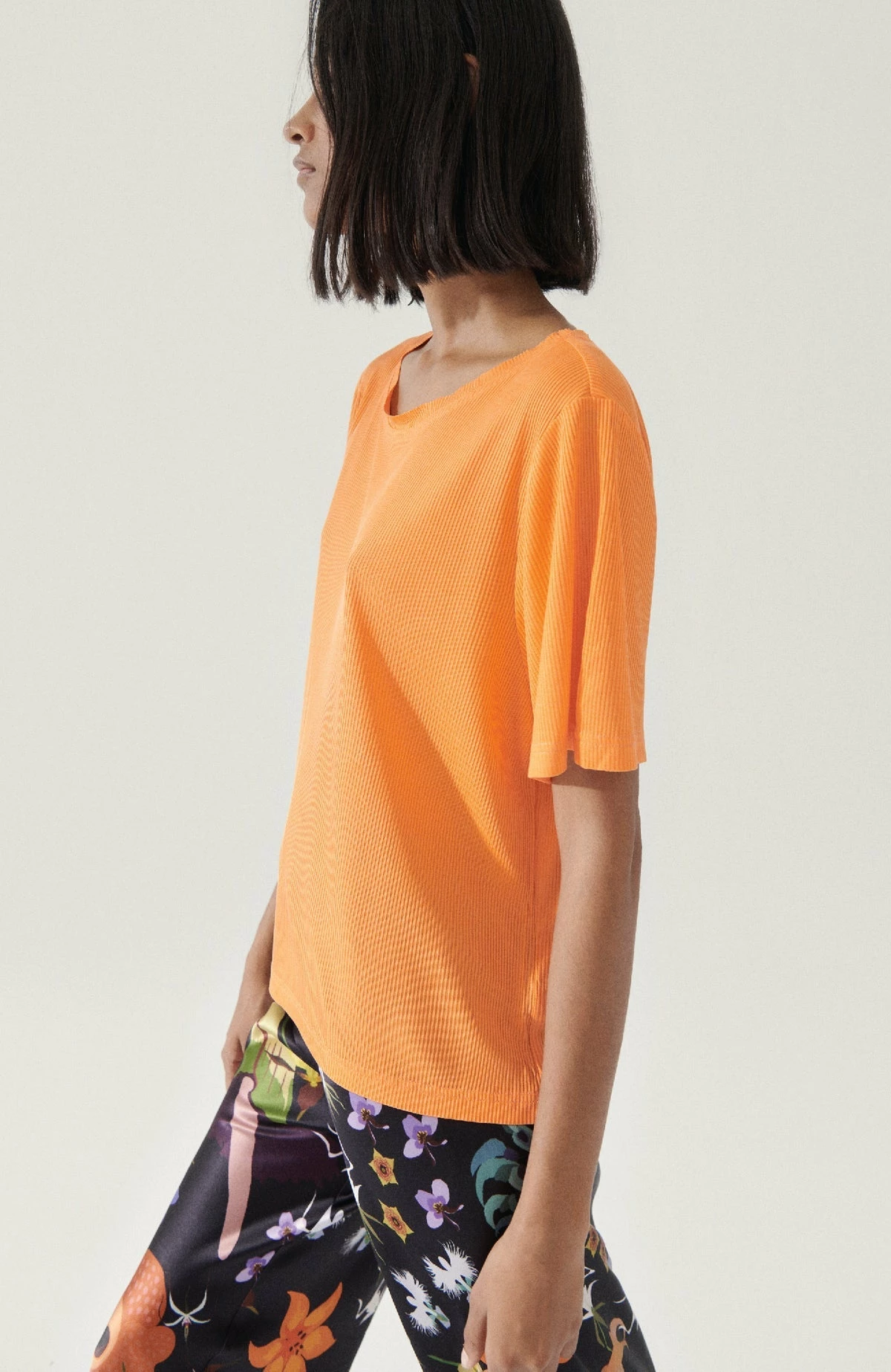 Silk Laundry | Ribbed T-Shirt - Fire Lily 3 Silk Laundry | Ribbed T-Shirt - Fire Lily - Image 3